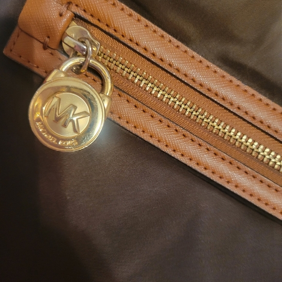 Michael Kors nylon brown crossbody bag EUC Minimilist Modern Casual - Picture 3 of 10